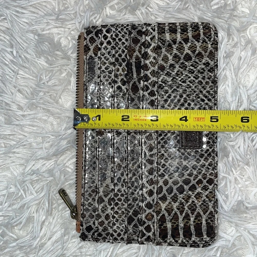 The Sak zipper used